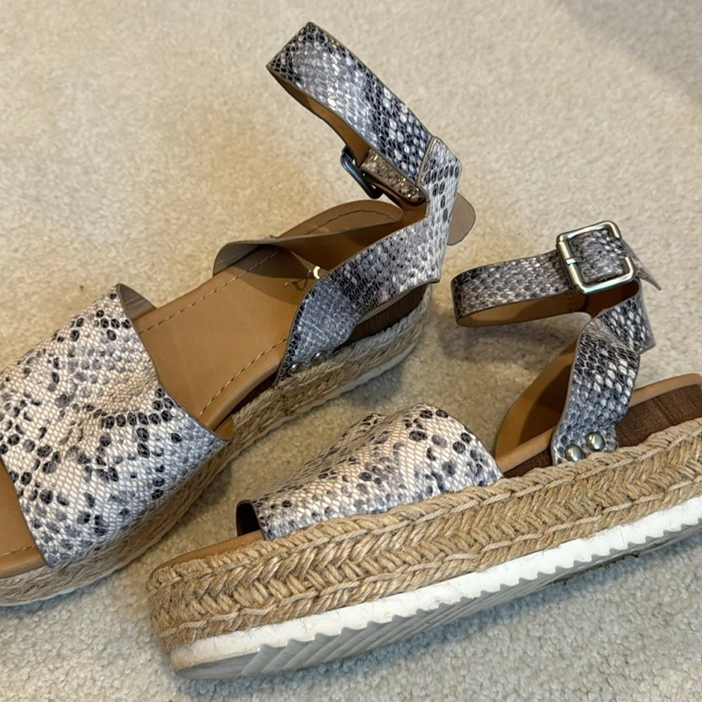 Soda chic snakeskin